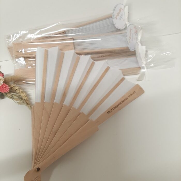 Abanico Blanco con Varillas de Madera - Imagen 3